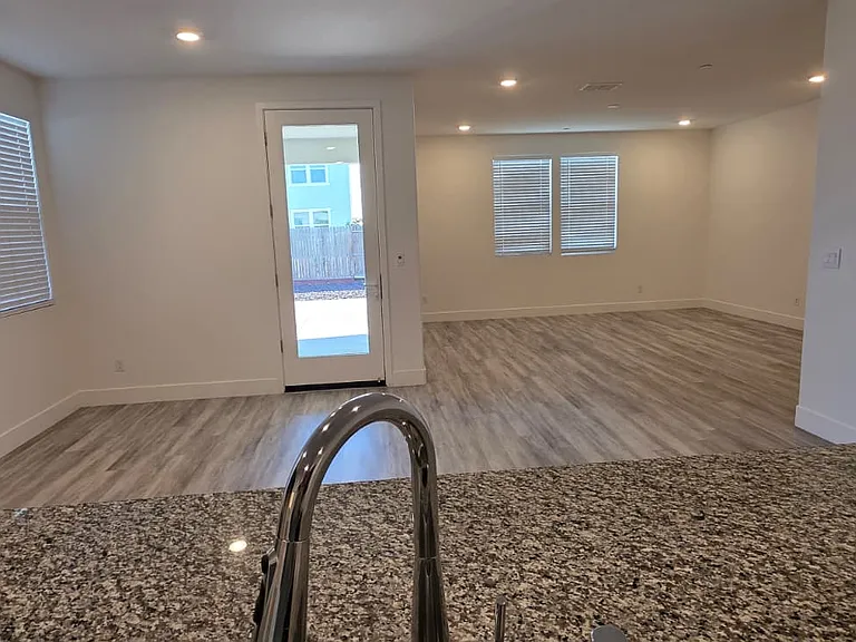 816 Loon St — Photo 12