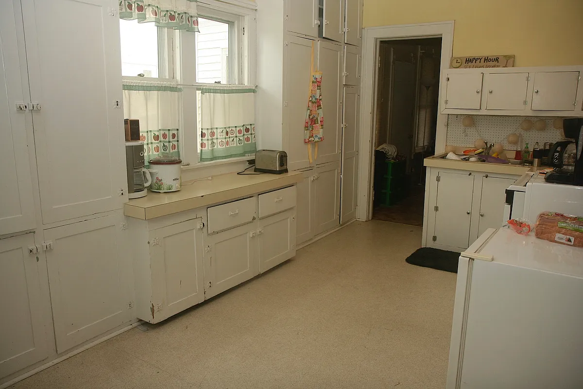 Building Photo - 2122 Olive St #1