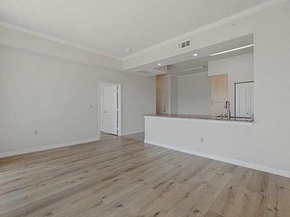 5th image of 3225 Turtle Creek Blvd APT 1012