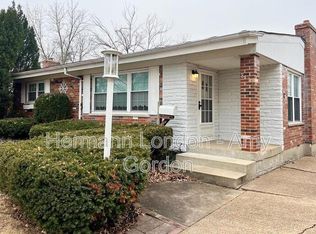 8113 Parkwood Dr, Saint Louis, MO