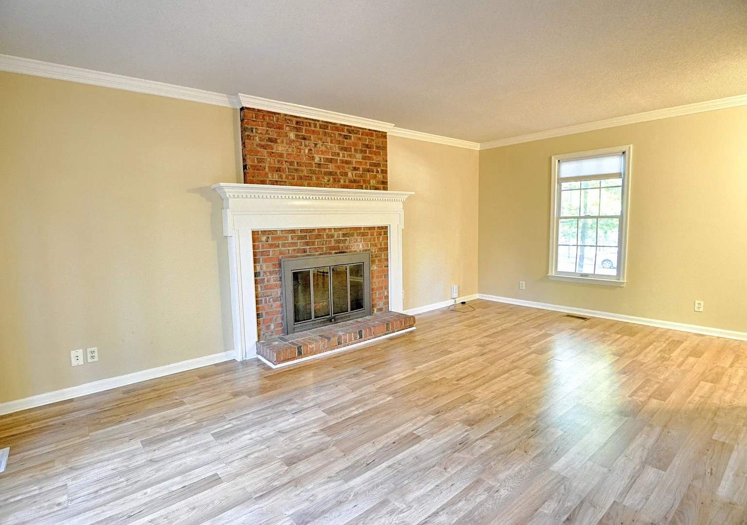 Perfect cul-de-sac Charmer in SW Durham with Fenced Yard — Photo 3