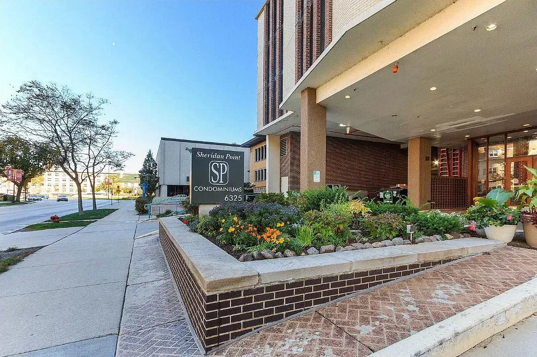 6325 N Sheridan Rd — Photo 1