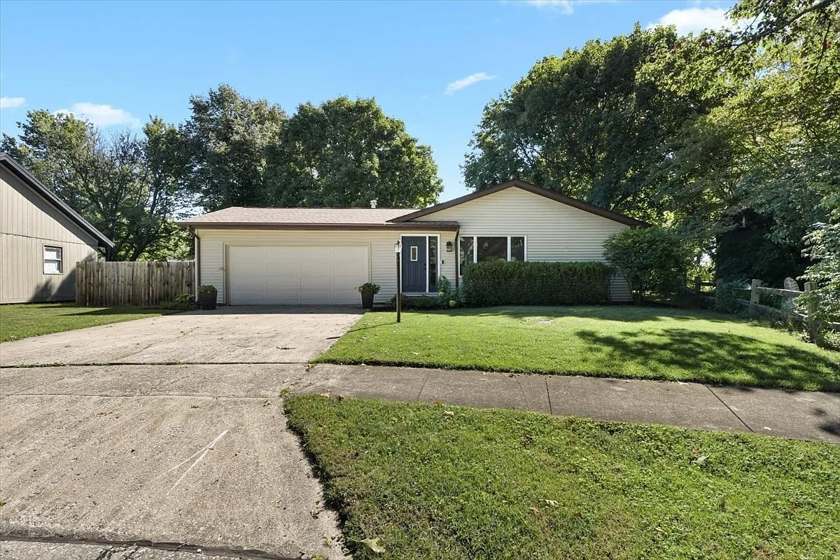 2324 Rebecca Dr photo 1