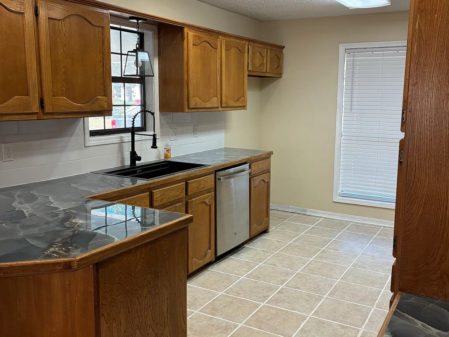 102 Sandhurst Cir — Photo 2