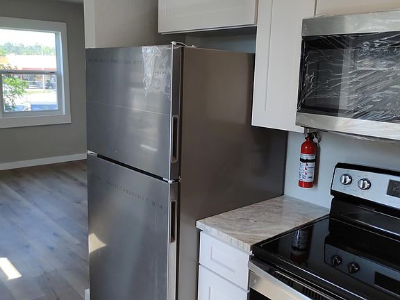 2nd image of 3435 1/2 22nd Ave S