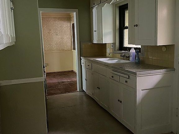 2nd image of 3917 Davila Dr