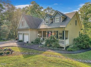 103 Chippewa Trl, Dingmans Ferry, PA 18328
