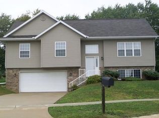 2411 Jomar Ct SW, Cedar Rapids, IA 52404