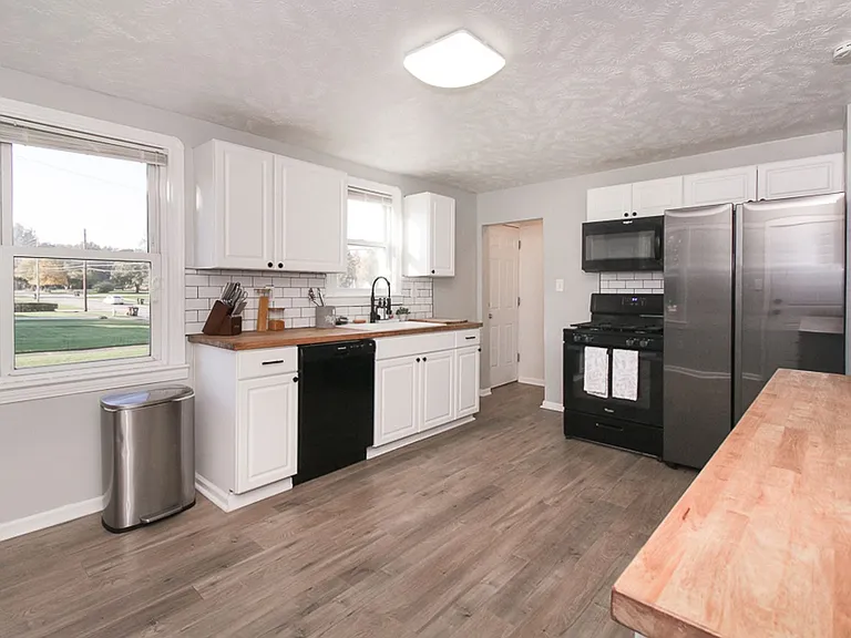 7329 Ward Rd — Photo 3