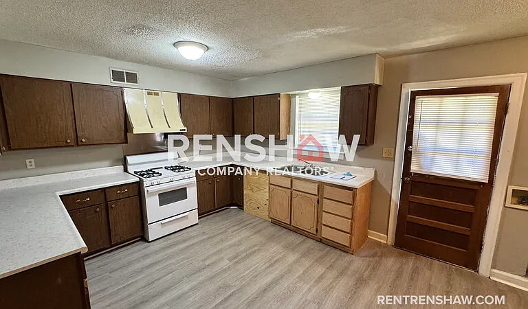 3220 S Mendenhall Rd #1A — Photo 2
