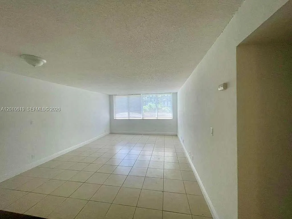 Building Photo - 9143 SW 77th Ave #B109