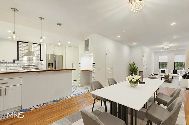 Sold by MNS | media 7