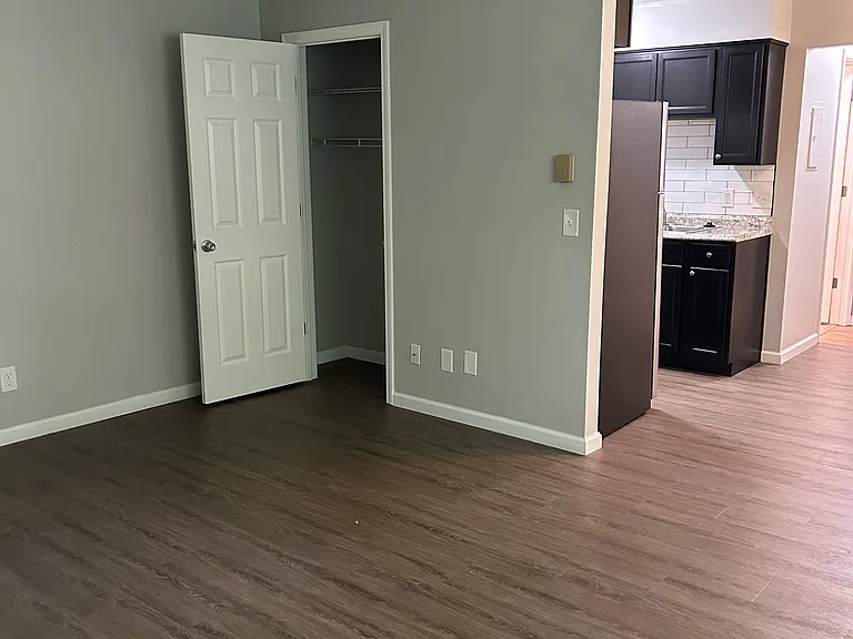 Maplewood Apartments — Photo 7