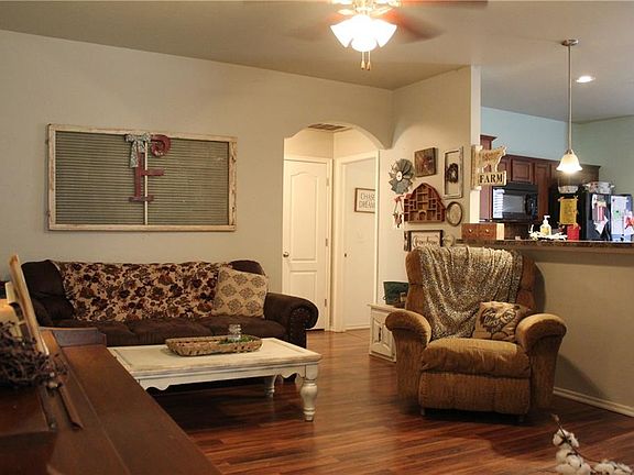 4th image of 2116 Bradford Cir
