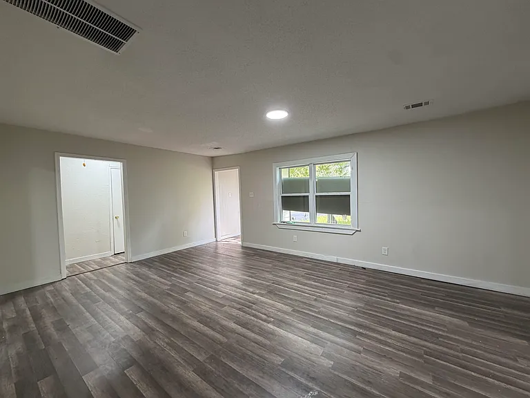 8 E Brooks Rd — Photo 12