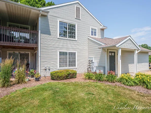 205 Hunters Ln NE, Rockford, MI 49341