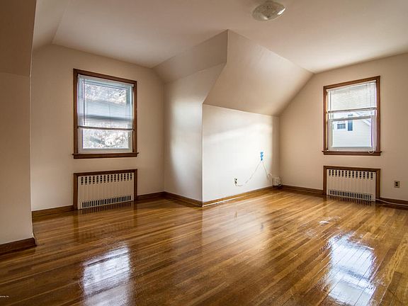 5th image of 34 Cayuga Ave