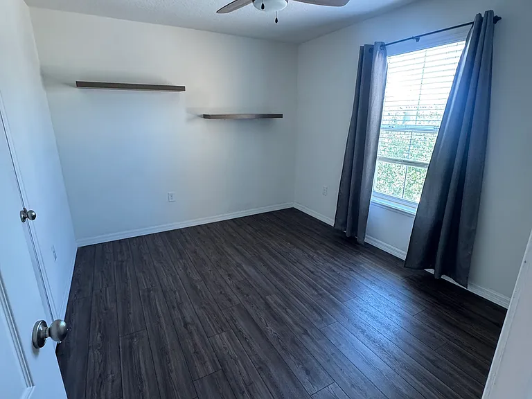 101 Misty Glen Ln — Photo 16