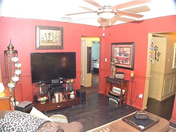 5th image of 604 Jane Ln