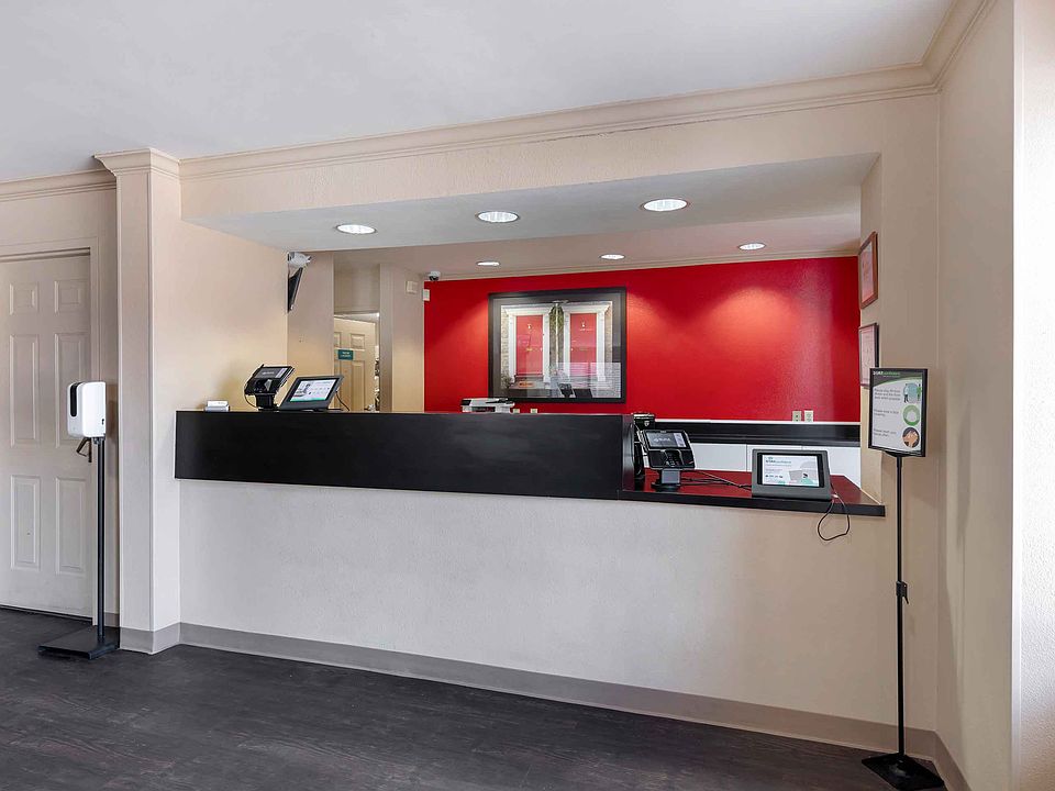 Lobby and Guest Check-in