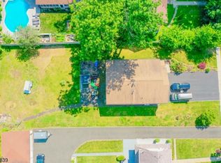 255 E 6th Ave, Roselle, NJ 07203