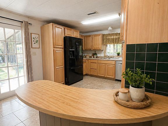 4th image of 38249 Ruth Ave