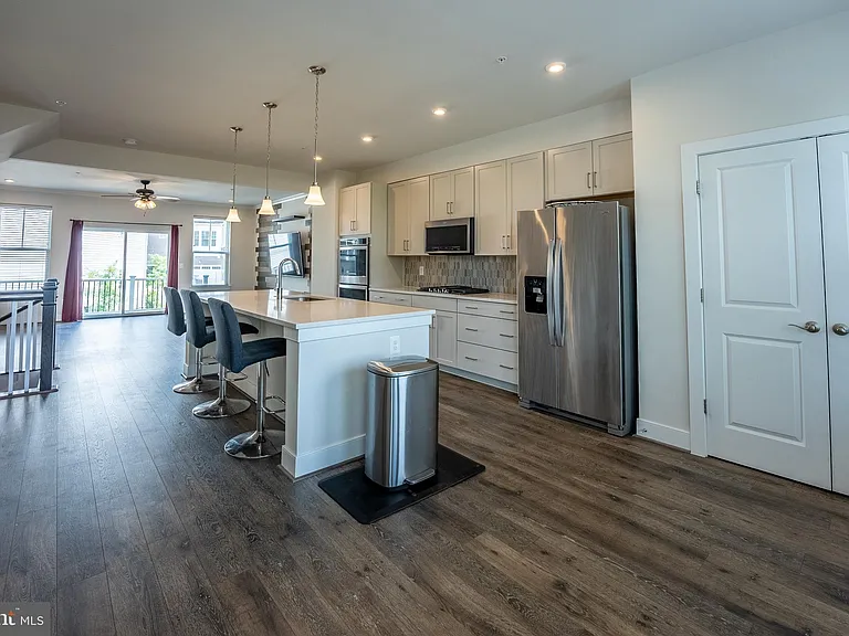 6069 Dreher Ct — Photo 4