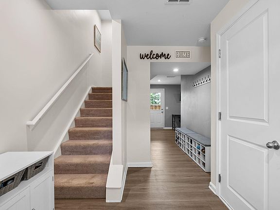 5th image of 220 Brooklane Ct