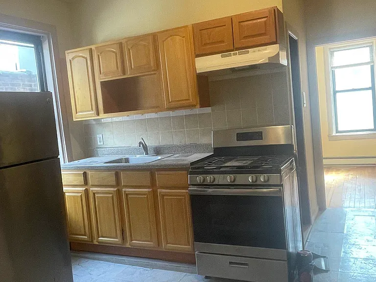 233 Maujer St #1 — Photo 2