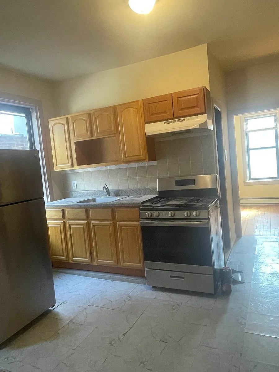 Building Photo - 233 Maujer St #1