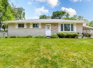 772 Robbinann Dr, Waterford, MI 48328