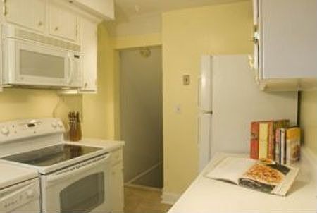 4th image of 3624 S Taylor St