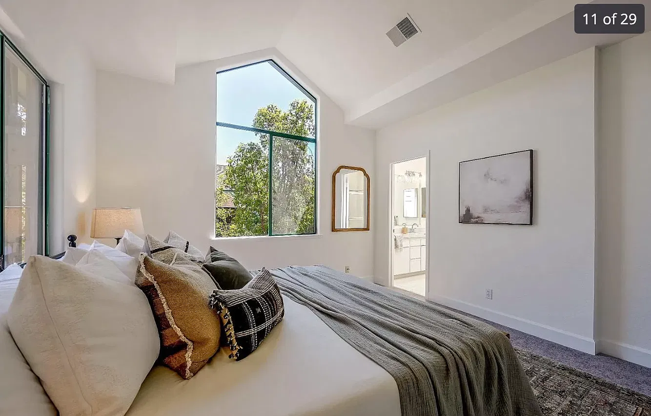 35 Ross Ave — Photo 1