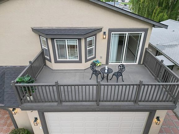 5th image of 1011 Bluff St