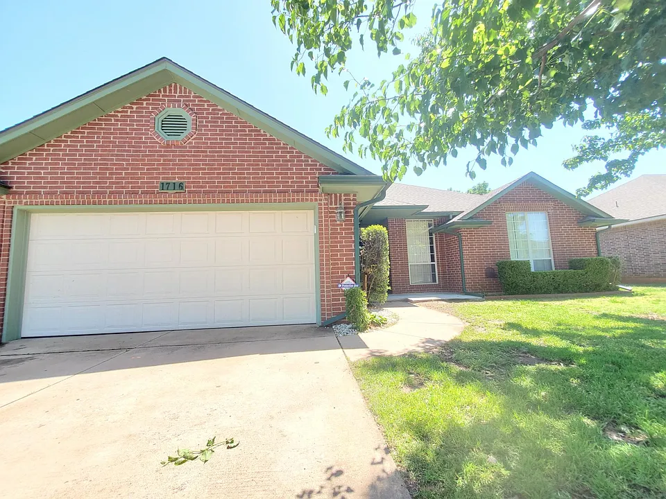 1716 NW 174th St