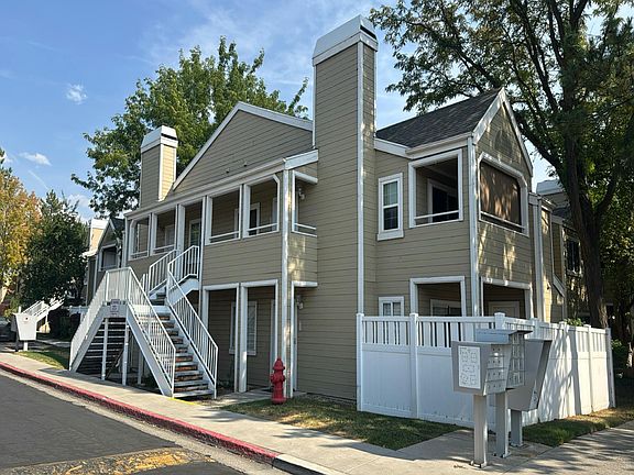 2nd image of 1486 E Foxboro Dr #1