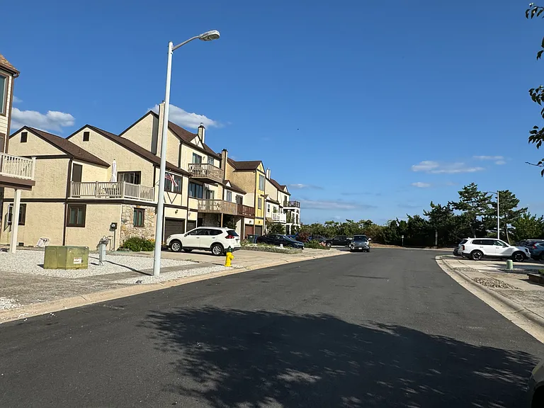 25 Beacon Ln #BEACH BLOCK — Photo 2