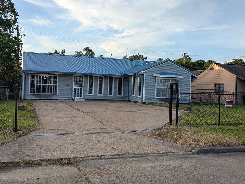 1st image of 5711 Doolittle Blvd #1