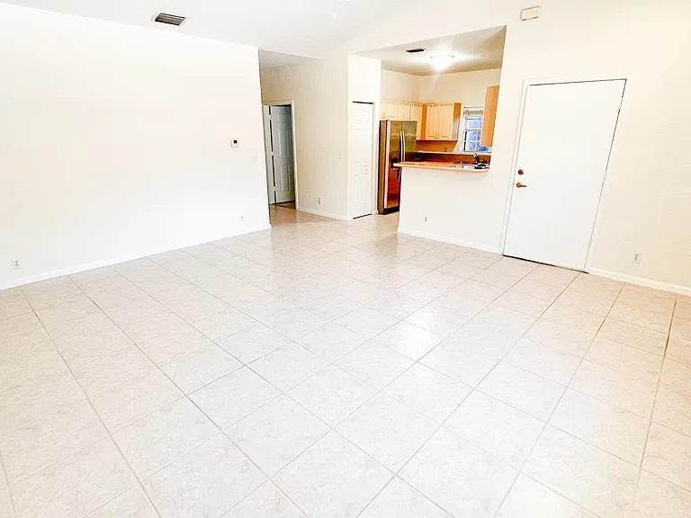 1440 Hawthorne Pl — Photo 3
