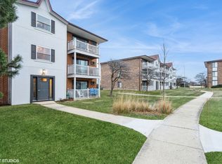 261 Gregory St APT 7, Aurora, IL 60504