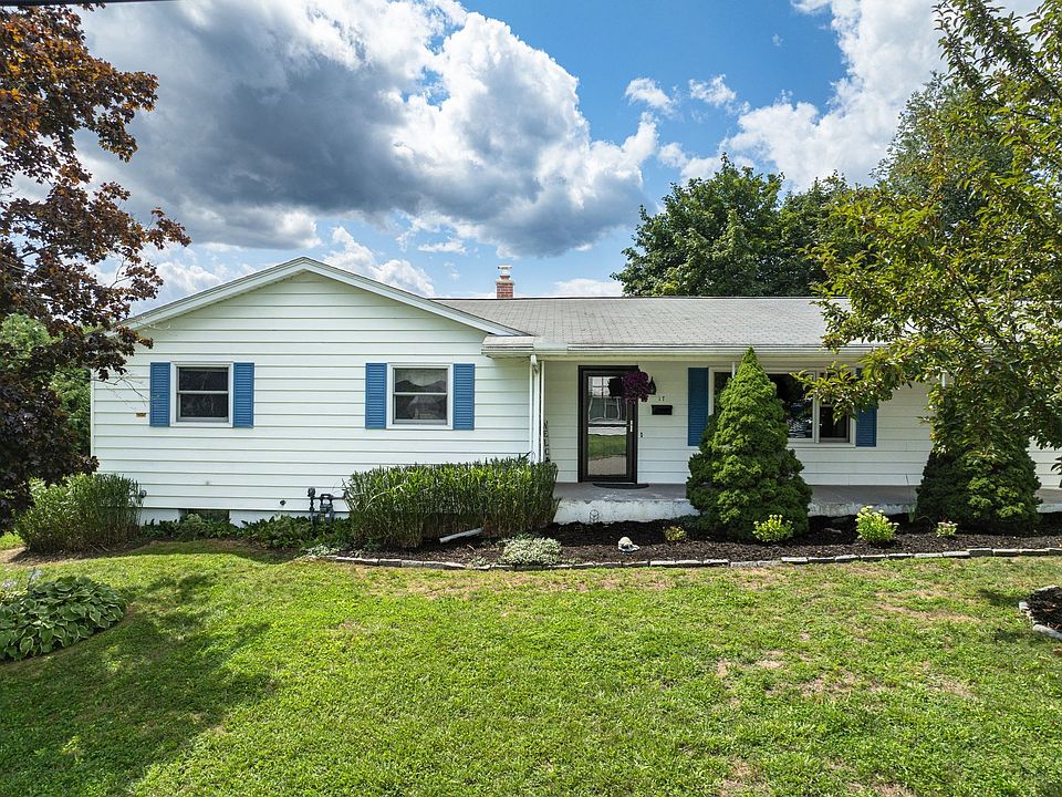1st image of 17 Breton Ln