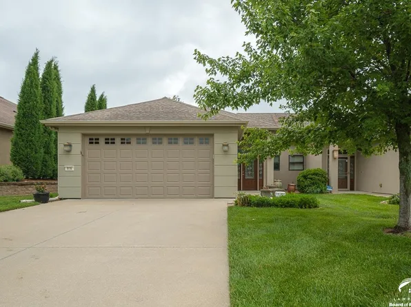 916 Coving Dr, Lawrence, KS 66049