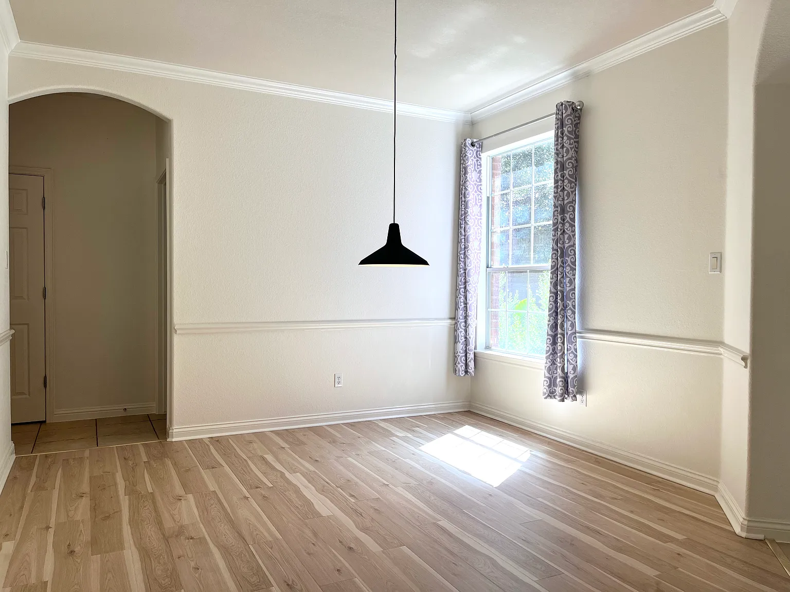4 bed, 3.5 bath, 3665 sqft, $3,795 — Photo 3