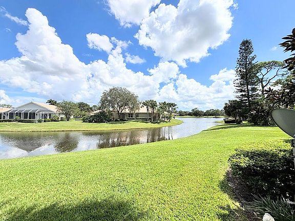 3rd image of 7362 Pine Creek Way