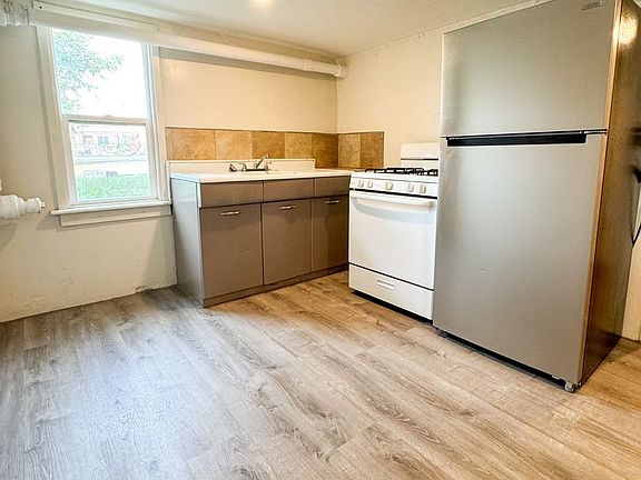2nd image of 215 W Loucks St #3