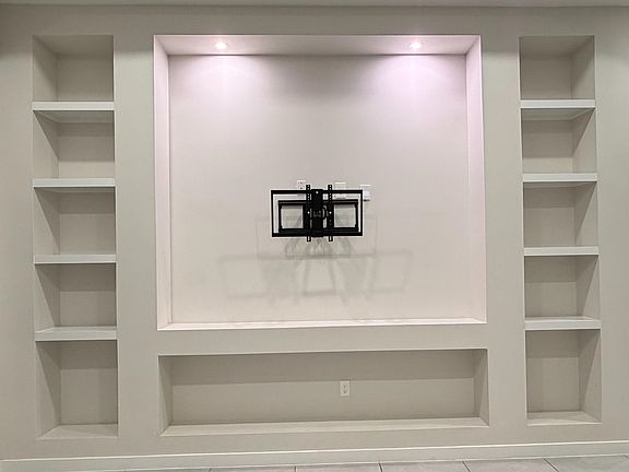 5th image of 1717 Fresnillo Dr