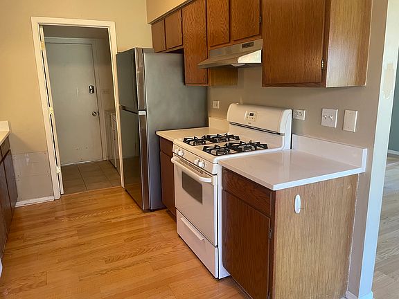 4th image of 1305 Barclay Ln