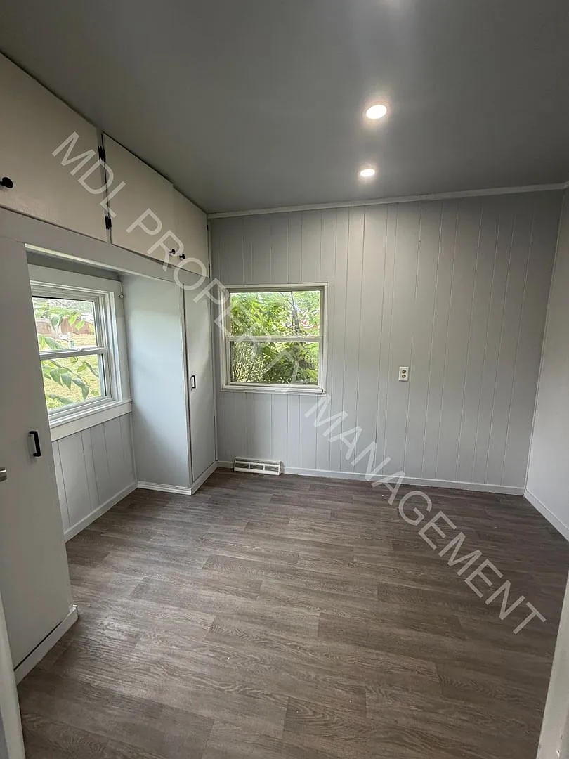 2 Bedroom Saginaw Twp Bungalow — Photo 4