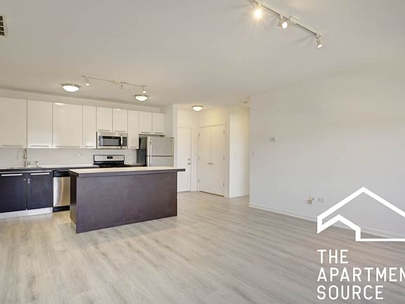 5th image of 1546 W Glenlake Ave #5B