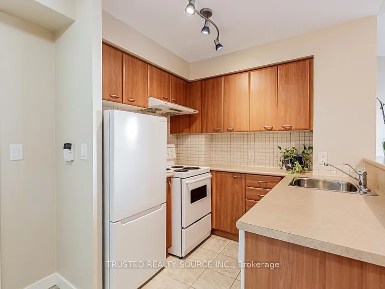 38 Lee Centre Dr #906 — Photo 8